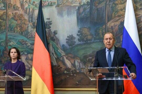 Лавров и Бербок обсудили ситуацию на Украине