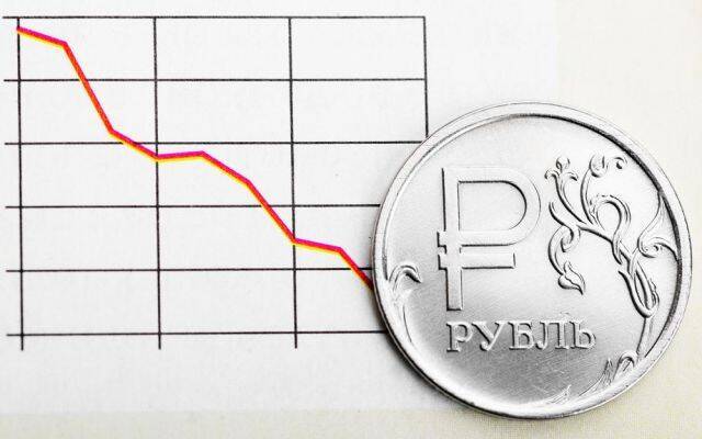 Курс рубля пытается удержать «психологический» рубеж 80 за доллар