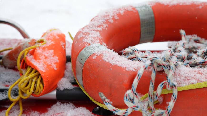 Рыбаки на льдине: в Хабаровском крае 46 человек оказались оторваны от берега