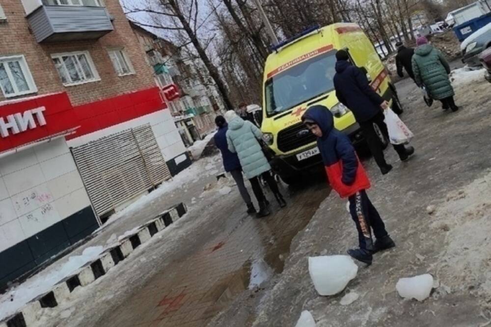 В Ярославле рассказали, какие травмы получили девочки, попавшие под ледяную лавину
