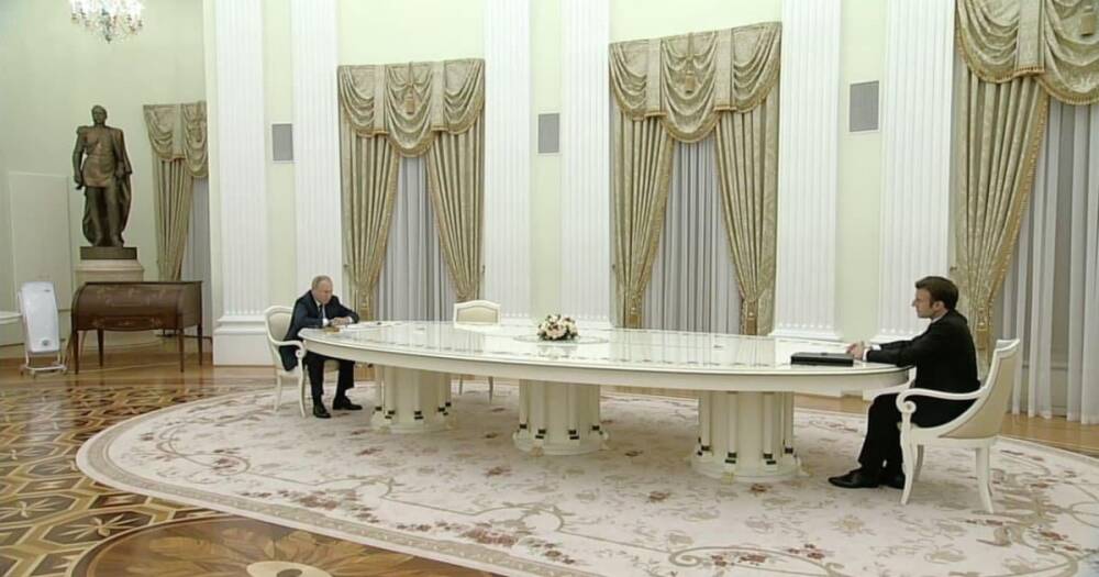 Экс-тренер "Шахтера" посоветовал Путину взять пилу и укоротить стол