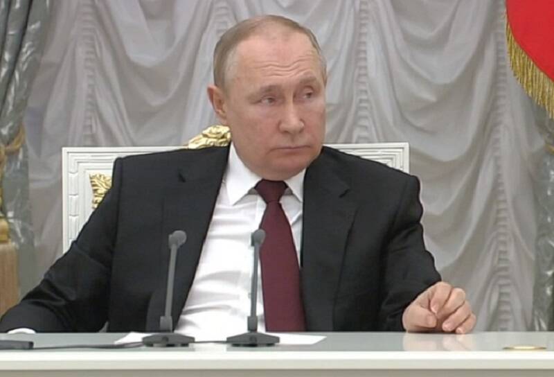 Путин просит у Совфеда разрешение на использование армии России за рубежом