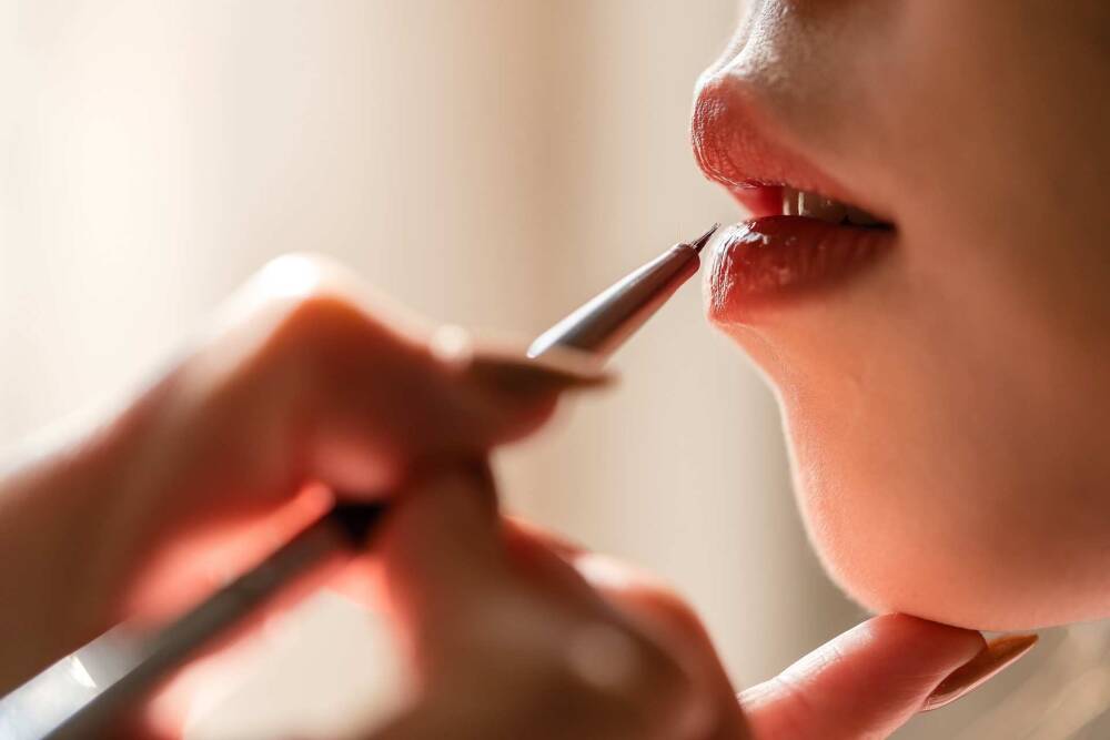 Дерматолог Гостева назвала самый вредный компонент в помаде для губ