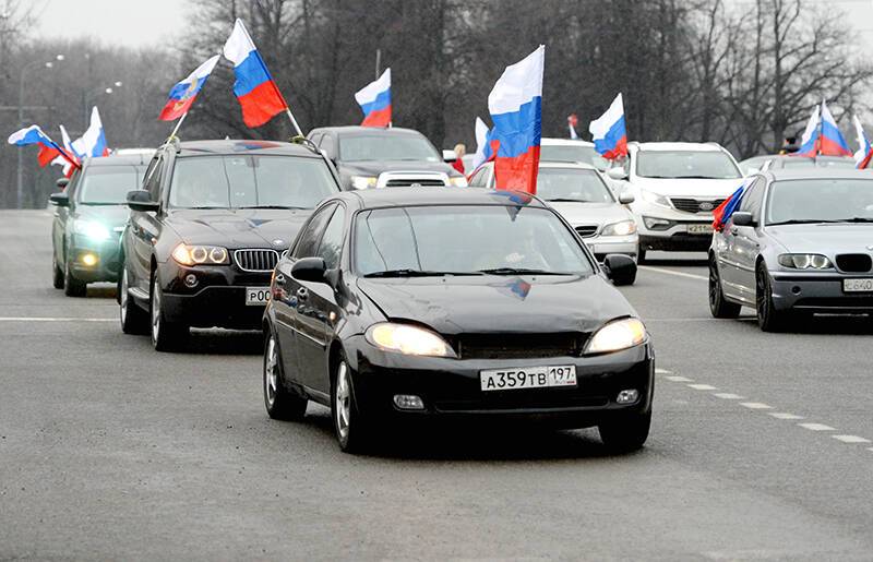 В Москве проходит автопробег после признания ДНР и ЛНР