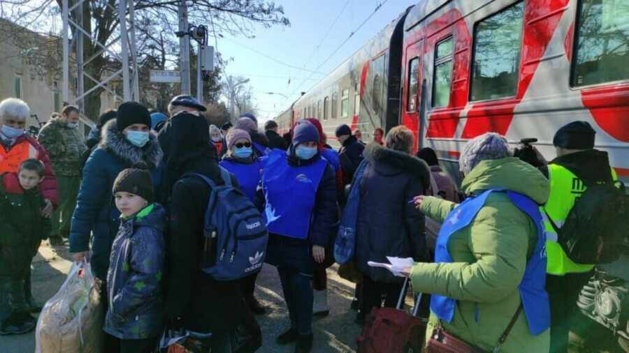В Россию выехало около ста тысяч беженцев — Минобороны РФ