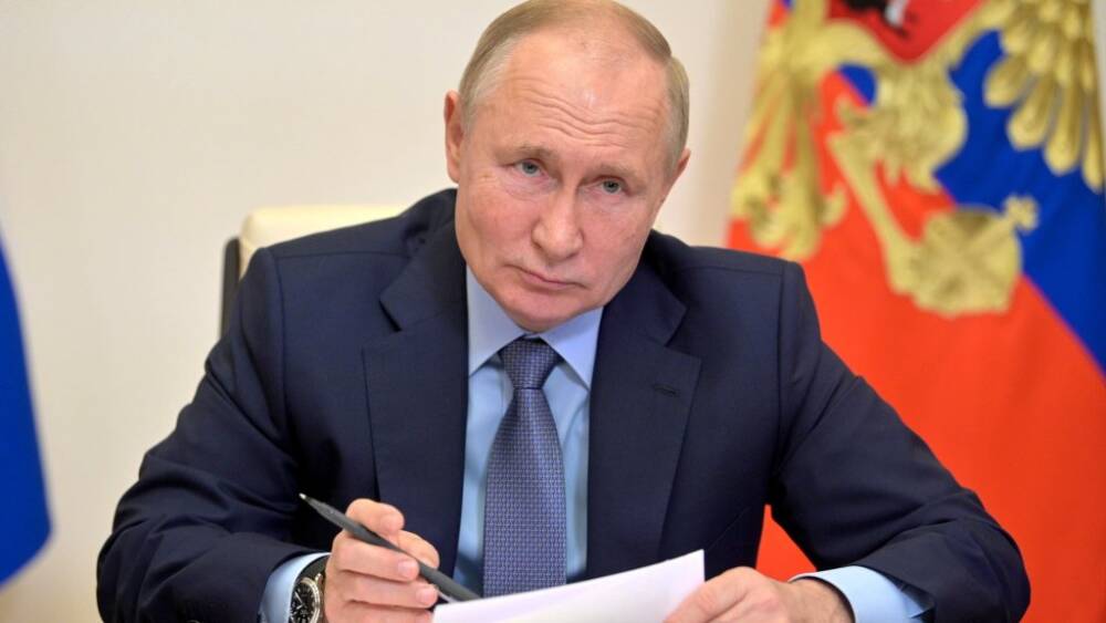 Путин выступил с обращением по случаю Дня защитника Отечества