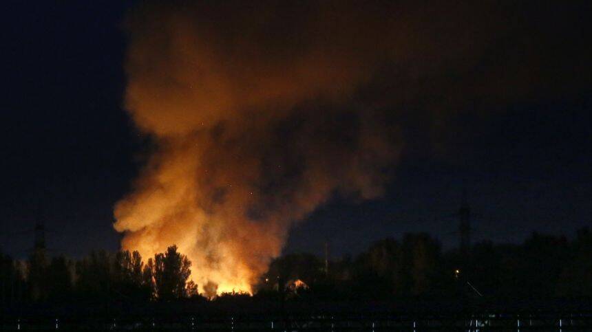 Взрыв прогремел у здания телецентра в Донецке