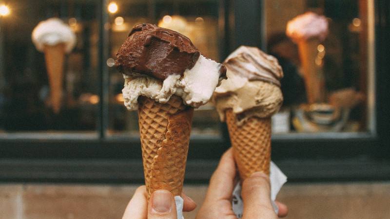 Отоларинголог Зайцев: мороженое может навредить больному горлу