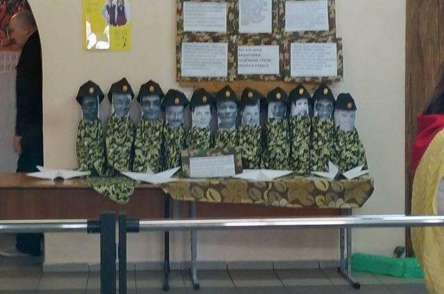 «Торпеды» с головами мужчин сделали в школе Новосибирска к 23 февраля