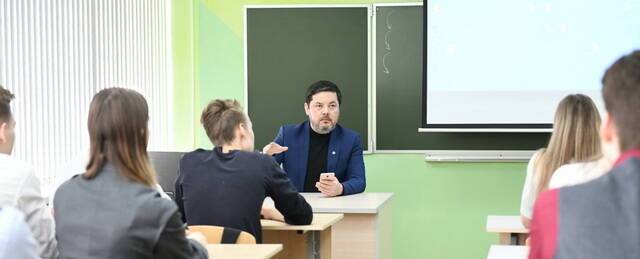 Дмитровским школьникам представили фильм о легендарном летчике Константине Аверьянове