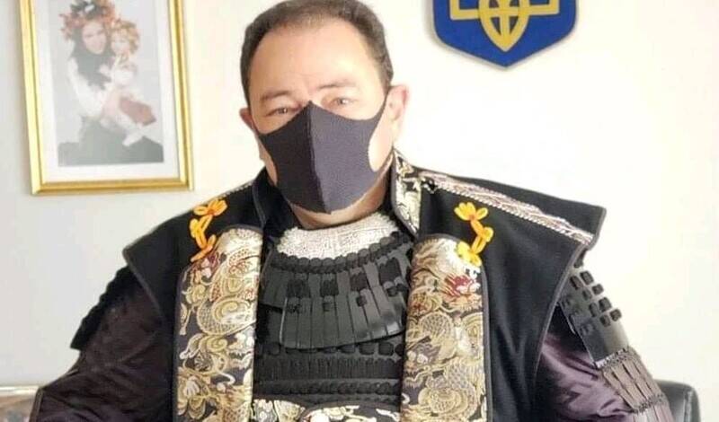 По-самурайски! Посол Японии в Украине остался "воевать" в Киеве
