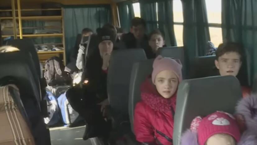 Корреспондент RT рассказала о многодетной семье беженцев из Донбасса