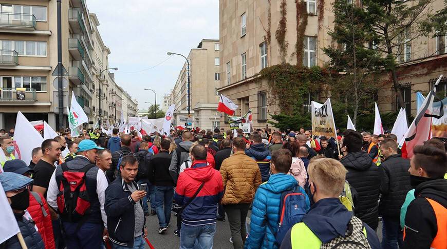 В центре Варшавы проходит митинг против высоких цен на топливо и удобрения