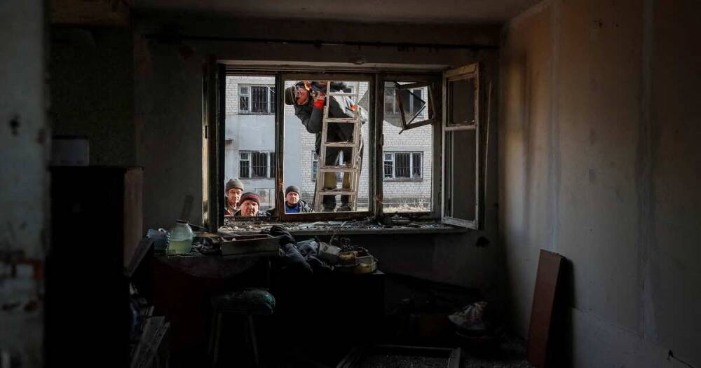 Видео разрушительных последствий обстрела ВСУ жилого дома в Луганске