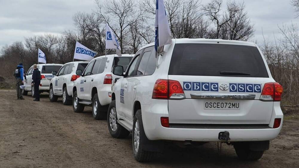 Киев утверждает, что российские военные прикрывались автомобилями ОБСЕ