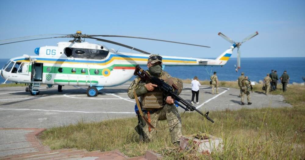 "Будете уничтожены": войска РФ пытаются захватить остров Змеиный в Черном море (аудио)