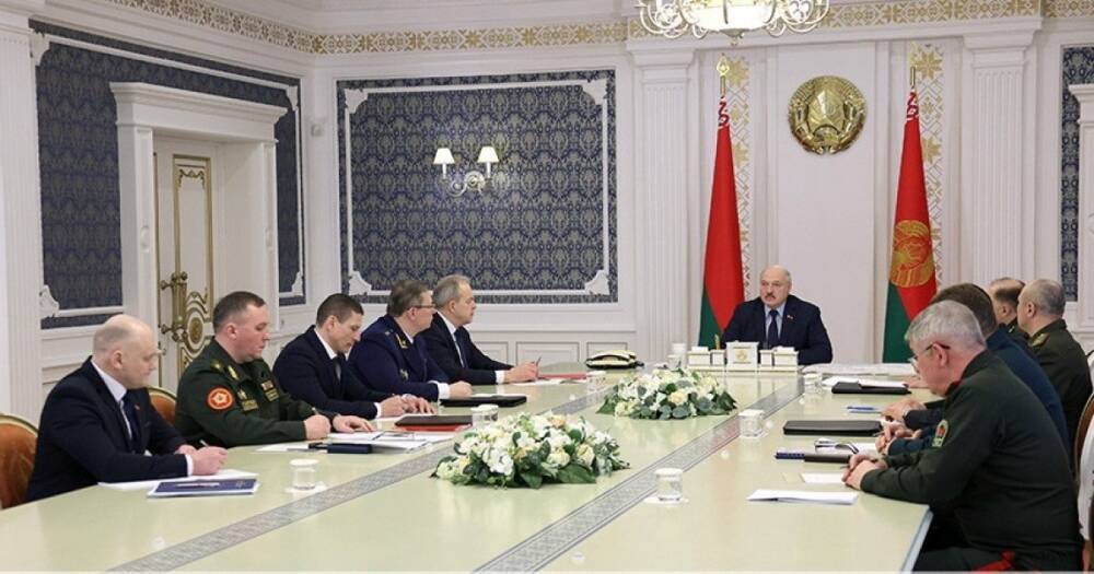 Звоните Путину: Лукашенко заявил, что знал о бомбардировке Украины и пытался предотвратить ее