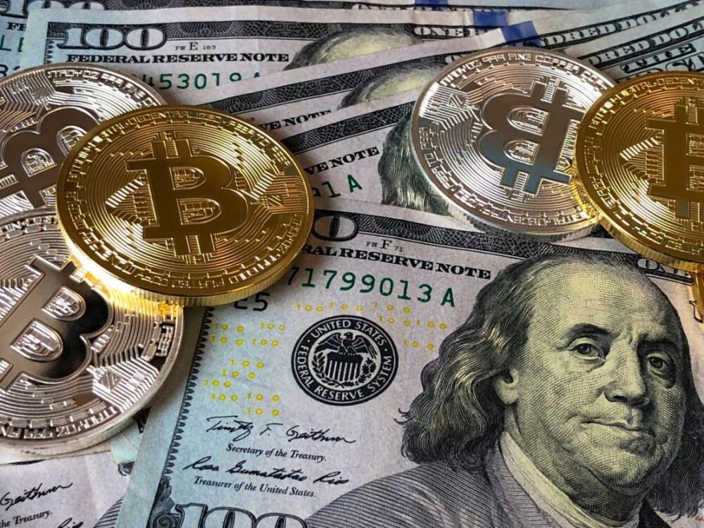 Экономисты объяснили, почему сейчас не стоит покупать валюту