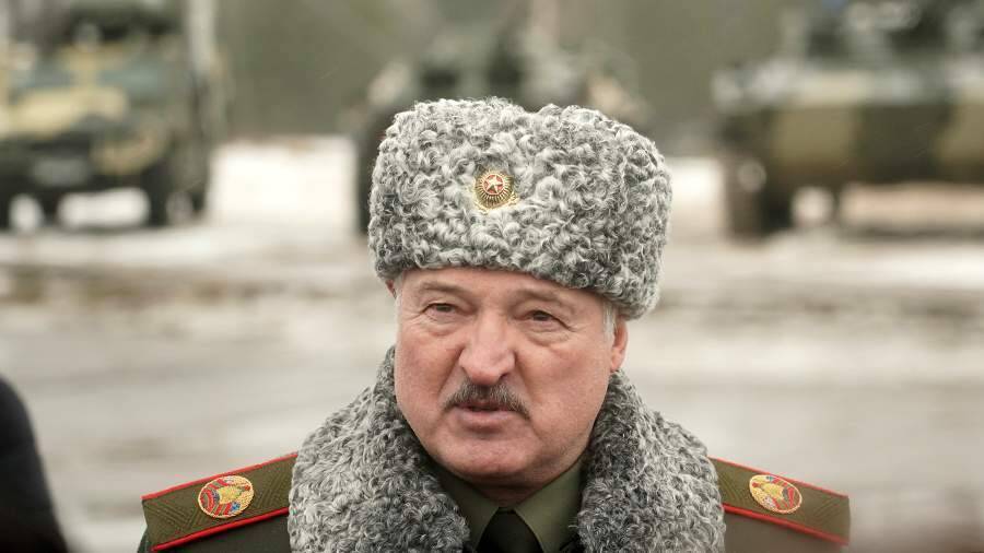 Лукашенко назвал мерзавцем министра обороны Украины