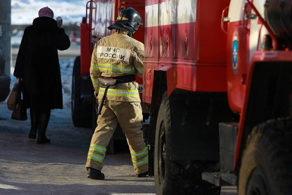 В Челябинске на оживленной магистрали загорелся автомобиль