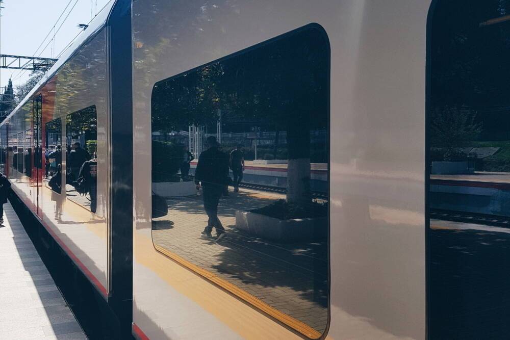 РЖД запустили дополнительные поезда из Адлера и Сочи в связи с закрытием аэропортов