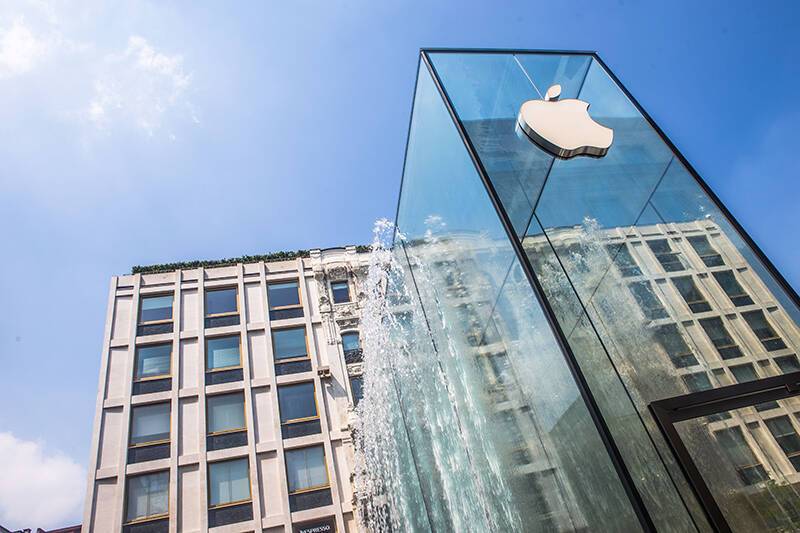 Apple удалила приложения Промсвязьбанка
