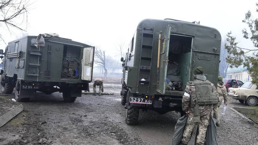 В ЛНР заявили, что украинские войска загоняют военную технику в жилые дворы
