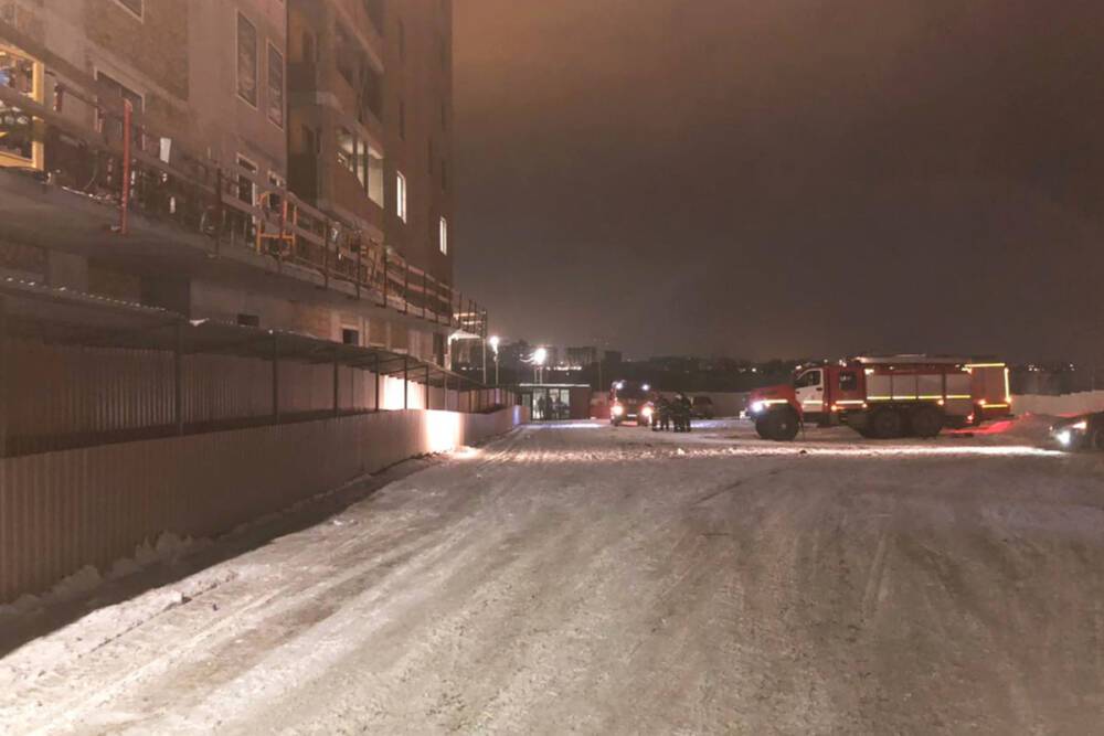 В МЧС рассказали подробности ночного пожара на крыше 19-этажки в Новосибирске