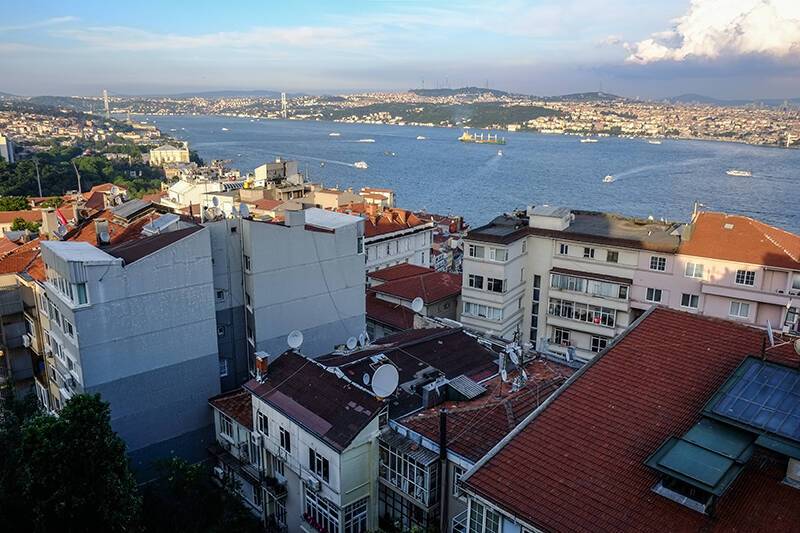 Турция отказалась закрывать проливы для российских кораблей