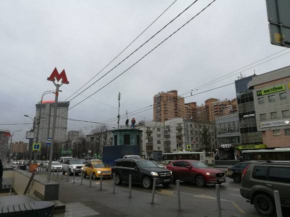 Дептранс просит москвичей пересесть на городской транспорт в вечерний час пик