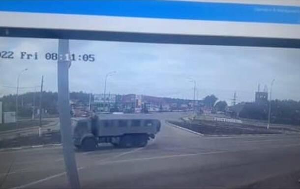 Военные РФ едут по Киеве на грузовиках ВСУ - МОУ