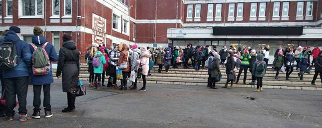 В Крыму 25 февраля массово отменили занятия в школах из-за сообщений о минировании