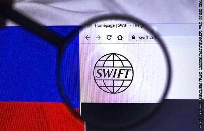 Берлин подтвердил, что Россию пока не отключат от SWIFT