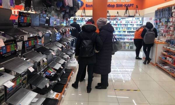 Петербуржцы выбирают между отпуском и покупкой смартфона из-за выросших цен