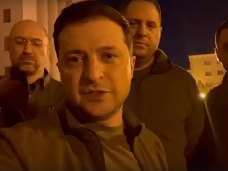 «Перепутал бункер со сценой»: Зеленский записал странное видеообращение на улицах Киева