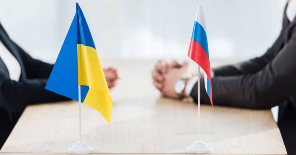 В Киеве заявили, что РФ и Украина обсуждают место и время переговоров