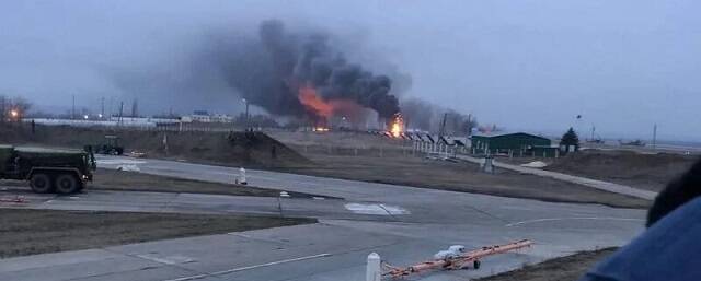 В Миллерово на военном аэродроме сгорел самолет из-за сбитого украинского беспилотника