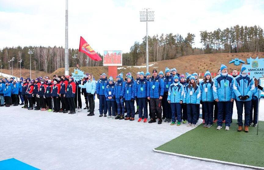 Александр Лукашенко приехал на республиканские соревнования среди юношей и молодежи по биатлону и лыжным гонкам