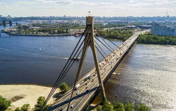 Киевские мосты под прицелом, граждан просят не перемещаться на правый берег