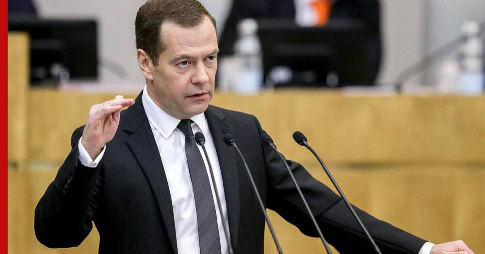 Медведев не исключил национализацию имущества лиц из США и ЕС