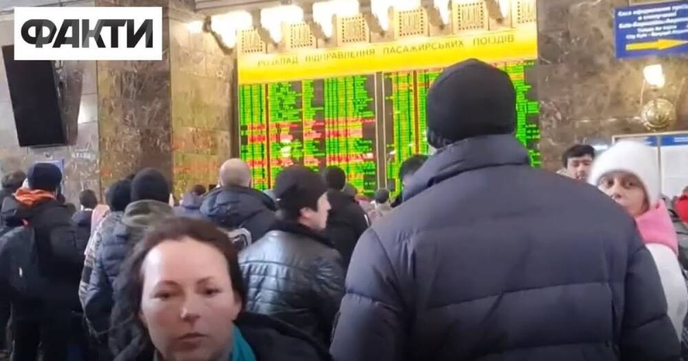 Укрзализныця анонсировала эвакуационные поезда. Куда можно уехать из Киева и не только?