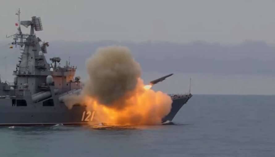 В Черном море российские оккупанты уничтожил свой военный самолет