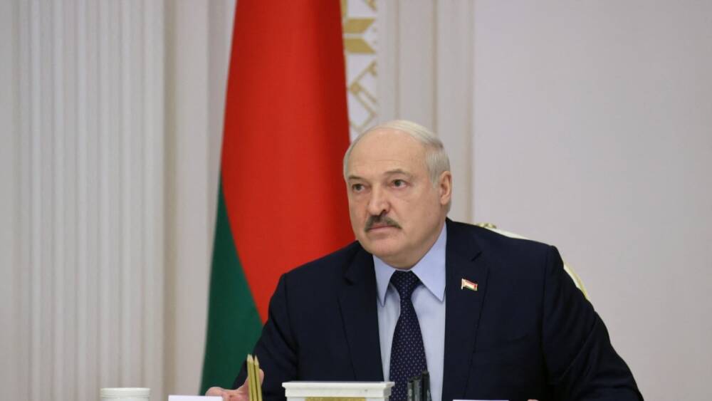 Лукашенко и Макрон по телефону обсудили Украину