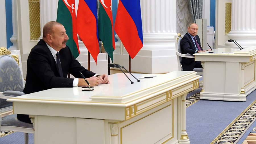Путин и Алиев обсудили операцию РФ по защите населения Донбасса