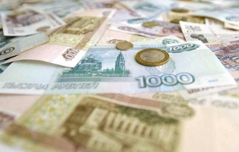 Белый дом предрек рублю «срыв в свободное падение» после заморозки активов ЦБ