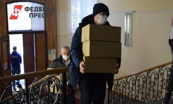 Свердловчане массово везут в Екатеринбург бытовую технику и игрушки для беженцев из Донбасса
