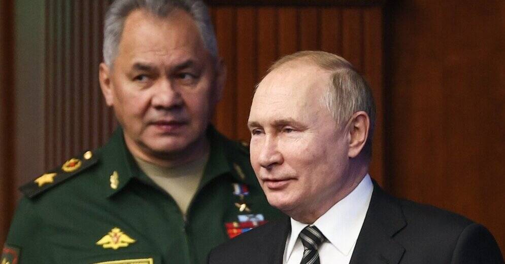 Путин приказал перевести в режим особого дежурства силы сдерживания - в них входит ядерное оружие