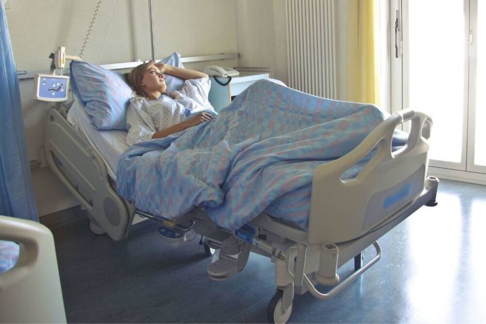В Петербурге свободный коечный фонд в COVID-госпиталях увеличился до 63 %