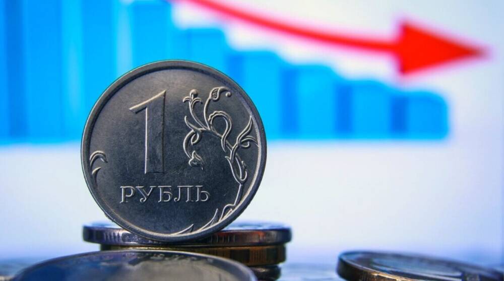 Курс российского рубля обвалился более чем на 40%
