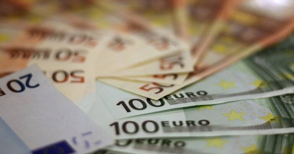 Пособия в 20 и 50 евро: кто получит сегодня, а кто — еще в марте?